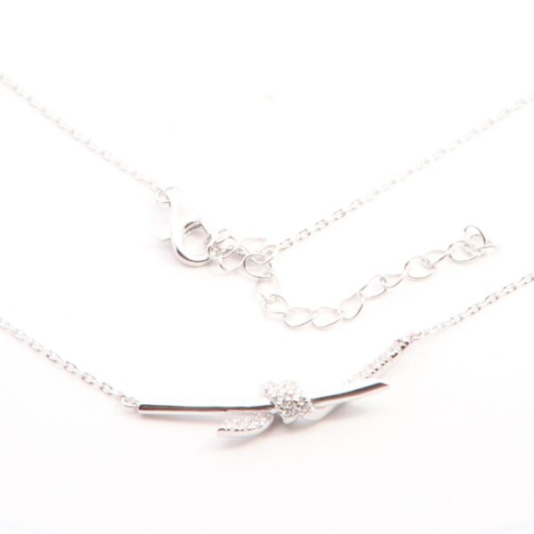 Minimal Knot Neckalce