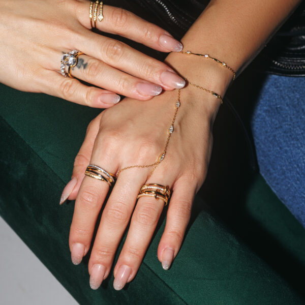 Handchain Finger Bracelet With Zircon Details - Gold Plated